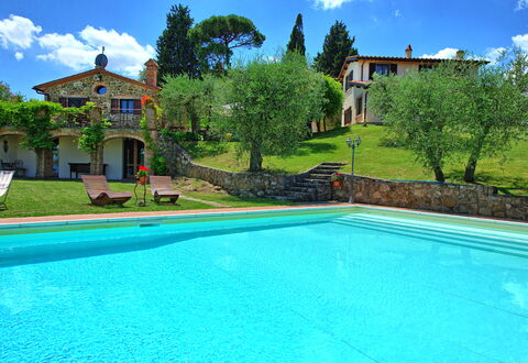 Villa Ulivi: Wolke, Wasser, Pflanze, Himmel, Eigentum, Gebäude, Schwimmbad, Azurblau, Blau, Grün