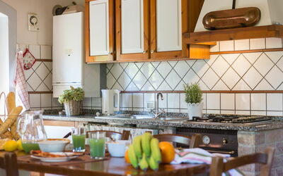 Montelopio 4: Zimmer, Küche, Möbel, Countertop, Interior Design, Eigentum, Gebäude, Zuhause, Haus, Tabelle