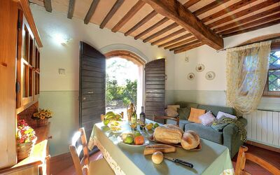 Montelopio 2: Eigentum, Zimmer, Gebäude, Interior Design, Grundeigentum, Haus, Decke, Wohnzimmer, Möbel, Villa