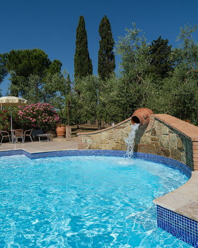Montelopio: Wasser, Pflanze, Schwimmbad, Himmel, Natur, Azurblau, Freizeit, Baum, Verbundwerkstoff, Grundeigentum