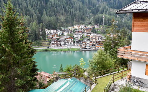 Alleghe 100: Natürliche Landschaft, Eigentum, Berg, Wildnis, See, Bergdorf, Bergstation, Wasser, Haus, Grundeigentum