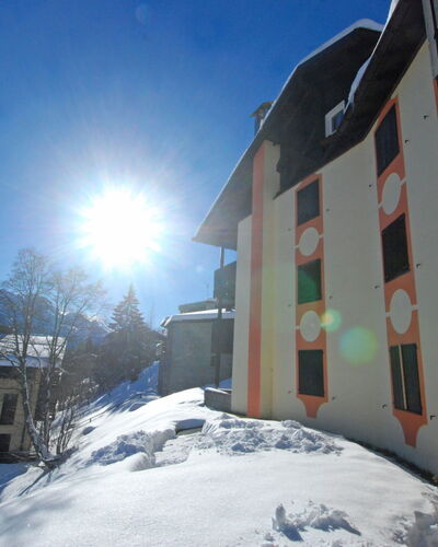 Madonna di Campiglio 1: Winter, Einfrieren, Gebäude, Steigung, Haus, Schnee, Sonnenlicht, Zuhause, Dach, Gebirge