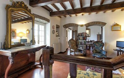 Villa Vittoria: Zimmer, Eigentum, Interior Design, Gebäude, Möbel, Decke, Strahl, Wohnzimmer, Estate, Haus