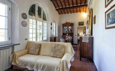 Casa Vittoria Deluxe: Zimmer, Eigentum, Möbel, Wohnzimmer, Interior Design, Gebäude, Decke, Zuhause, Haus, Grundeigentum