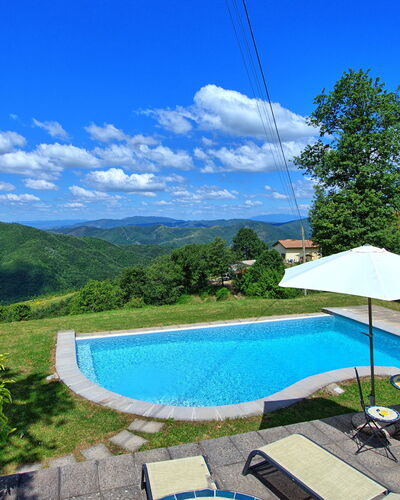 Villa Margherita: Schwimmbad, Eigentum, Grundeigentum, Natürliche Landschaft, Haus, Estate, Urlaub, Gebäude, Zuhause, Freizeit