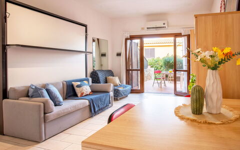 Golfo di Marinella 300: Möbel, Interior Design, Holz, Flooring, Wohnung, Couch, Fussboden, Zimmer, Wohnzimmer, Tabelle