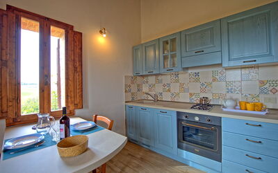 San Donnino 3: Countertop, Zimmer, Eigentum, Küche, Cabinetry, Möbel, Gebäude, Interior Design, Haus, Gelb