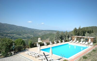 Fattoria Il Monte: Schwimmbad, Eigentum, Haus, Grundeigentum, Gebäude, Villa, Urlaub, Estate, Freizeit, Resort
