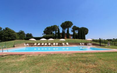 Fattoria Il Musarone: Schwimmbad, Eigentum, Grundeigentum, Estate, Freizeit, Gras, Villa, Gebäude, Grundstueck, Die Architektur