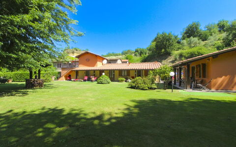 Le Balze: Gras, Haus, Strauch, Landschaft, Wohngebiet, Estate, Dach, Hütte, Zuhause