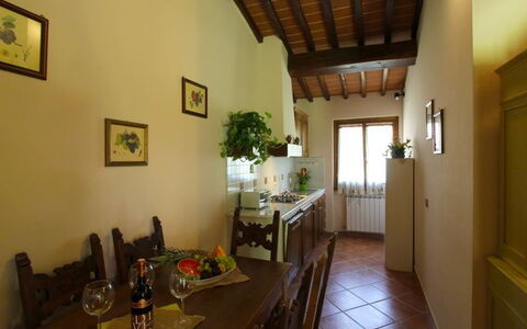 Le Balze: Zimmer, Gebäude, Eigentum, Interior Design, Decke, Haus, Möbel, Fussboden, Grundeigentum, Tabelle