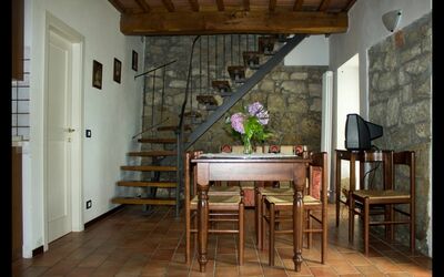 Il Fienile: Zimmer, Möbel, Gebäude, Eigentum, Fussboden, Interior Design, Haus, Holzboden, Hartholz, Tabelle