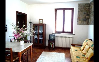 Il Nido: Zimmer, Möbel, Eigentum, Interior Design, Wohnzimmer, Gebäude, Haus, Fussboden, Tabelle, Zuhause