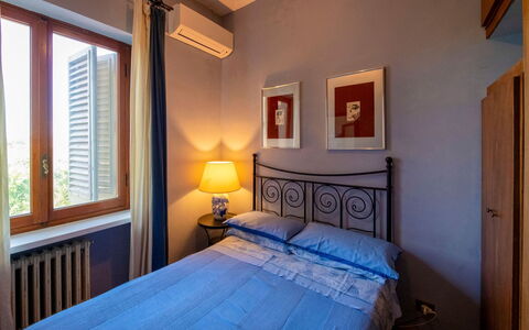Casa Grion: Interior Design, Zimmer, Fussboden, Bilderrahmen, Schlafzimmer, Bett, Wohnung, Zuhause, Bettdecke, Bettrahmen