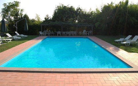 Casa Grion: Wasser, Pflanze, Schwimmbad, Himmel, Rechteck, Schatten, Baum, Verbundwerkstoff, Freizeit, Gras