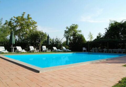 Casa Grion: Wasser, Himmel, Pflanze, Eigentum, Schwimmbad, Azurblau, Baum, Schatten, Gras, Freizeit