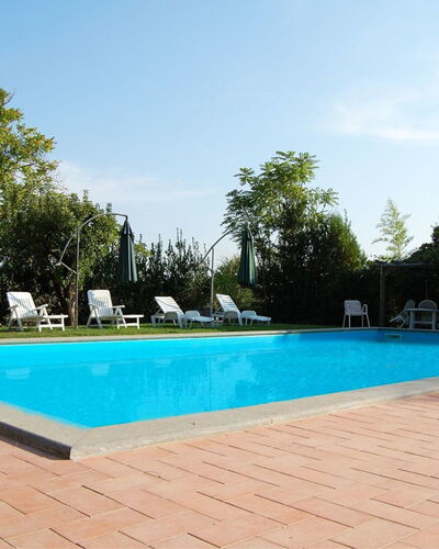Casa Grion: Wasser, Himmel, Pflanze, Eigentum, Schwimmbad, Azurblau, Baum, Schatten, Gras, Freizeit