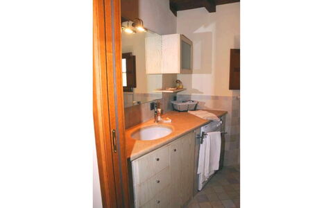 Pieve di Sant Ippolito: Eigentum, Zimmer, Möbel, Gebäude, Haus, Interior Design, Grundeigentum, Cabinetry, Küche, Zuhause
