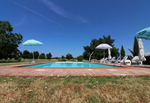 Il Viaggiolo: Himmel, Pflanze, Schwimmbad, Wolke, Baum, Wasser, Gebäude, Schatten, Arecales, Grundstueck