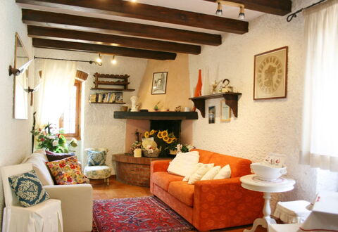 La Rogaia: Zimmer, Wohnzimmer, Eigentum, Interior Design, Möbel, Gebäude, Haus, Wand, Decke, Zuhause