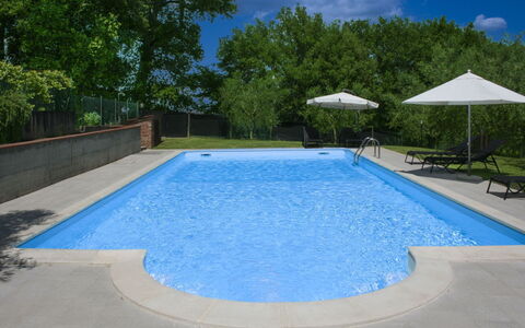 Podere San Bono: Schwimmbad, Blau, Resort, Verbundwerkstoff, Freizeit, Gartenmöbel, Schatten, Water Feature, Eco Hotel, Fliese