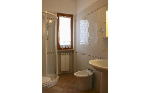 Podere San Bono: Wand, Flooring, Fussboden, Armatur, Interior Design, Badezimmer, Bad Sink, Installation, Zimmer, Zapfhahn