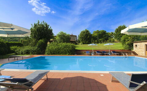 Casale Lorenzo: Baum, Einfach, Grundstueck, Rasen, Garten, Estate, Wiese, Landscaping, Garten, Bauernhaus