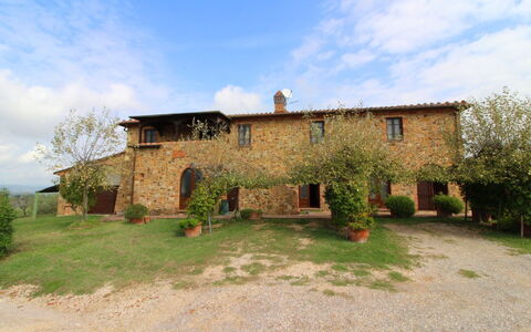 Casa Bella: Wolke, Pflanze, Himmel, Fenster, Gebäude, Dachdecken, Baum, Haus, Grundstueck, Natürliche Landschaft