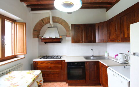 Casa Bella: Eigentum, Zimmer, Gebäude, Küche, Möbel, Cabinetry, Countertop, Haus, Interior Design, Zuhause
