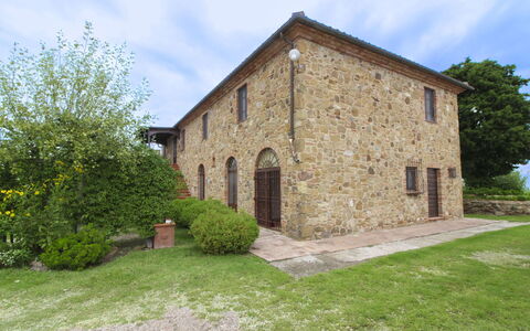 Casa Bella: Gras, Tür, Mauerwerk, Estate, Steinwand, Rasen, Bauernhaus, Backstein, Garten, Landscaping