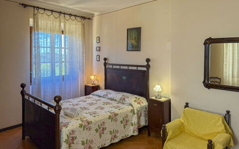 Villa Verniana: Möbel, Bett, Schlafzimmer, Interior Design, Bettdecke, Bedding, Fussboden, Flooring, Zimmer, Holz