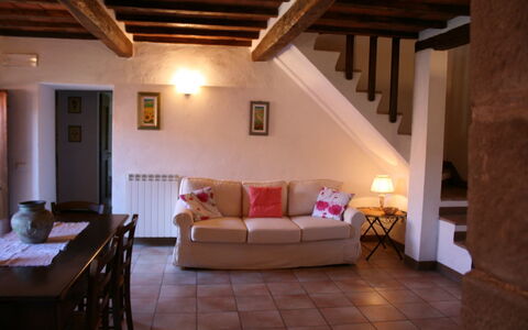 Borgo Antico: Zimmer, Eigentum, Gebäude, Möbel, Interior Design, Haus, Suite, Dachboden, Wohnzimmer, Fussboden