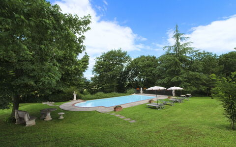 Villa Cecilia: Haus, Zuhause, Estate, Hütte, Rasen, Garten, Landscaping, Bauernhaus, Hazienda, Garten