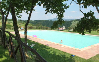 Città Della Pieve 150: Schwimmbad, Natur, Eigentum, Baum, Gras, Freizeit, Resort, Grundeigentum, Urlaub, Sportveranstaltung
