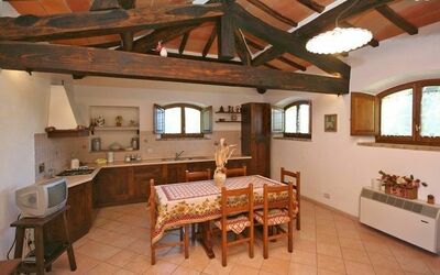 Pienza B: Eigentum, Zimmer, Gebäude, Möbel, Strahl, Haus, Decke, Grundeigentum, Dachgeschoss, Hütte