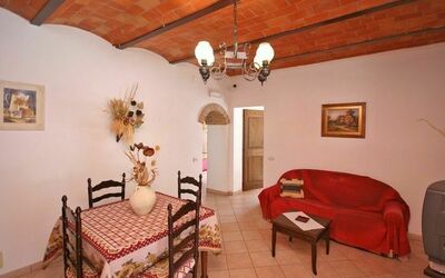 Pienza a: Zimmer, Eigentum, Möbel, Gebäude, Interior Design, Decke, Tabelle, Grundeigentum, Haus, Esszimmer