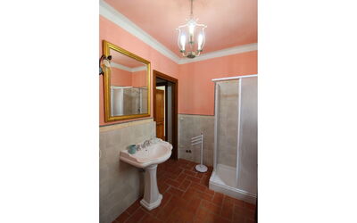 Corito: Spiegel, Zapfhahn, Armatur, Möbel, Gebäude, Sinken, Bad Sink, Badezimmer, Haus, Bilderrahmen