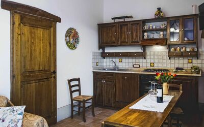 Corbezzolo: Zimmer, Eigentum, Möbel, Küche, Gebäude, Cabinetry, Haus, Interior Design, Grundeigentum, Tabelle