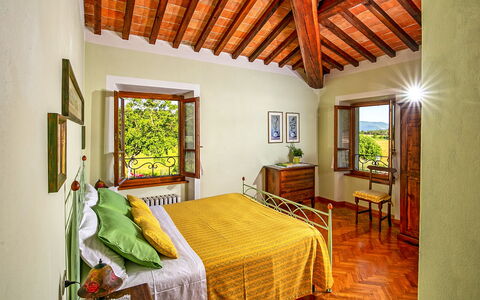 Podere Sant'angelo: Schlafzimmer, Zimmer, Eigentum, Möbel, Bett, Gebäude, Haus, Interior Design, Bettdecke, Decke