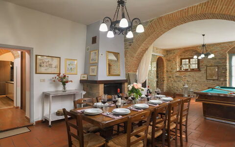 Villa Giare: Möbel, Interior Design, Wand, Tabelle, Stuhl, Decke, Esszimmer, Küche & Esszimmer Tisch, Holz, Flooring
