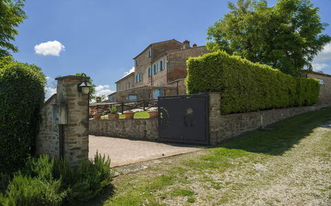 Villa Giare: Garten, Estate, Landscaping, Villa, Hinterhof