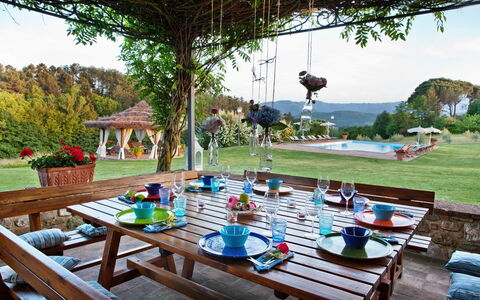 Villa Sant' Angelo: Eigentum, Freizeit, Terrasse, Tabelle, Hinterhof, Deck, Haus, Urlaub, Zuhause, Grundeigentum