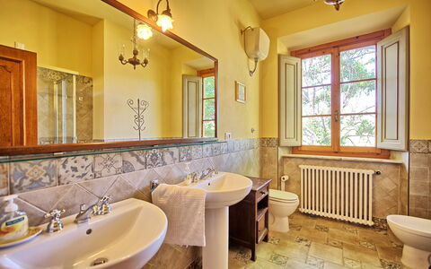 Casale Ambra: Badezimmer, Zimmer, Eigentum, Interior Design, Gebäude, Grundeigentum, Zuhause, Haus, Estate, Fussboden