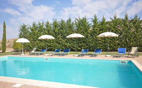 Villa Cassia: Schwimmbad, Eigentum, Resort, Urlaub, Freizeit, Grundeigentum, Gebäude, Himmel, Haus, Wohnung
