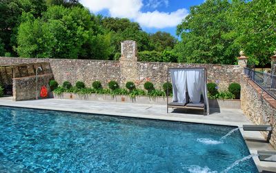 Collina: Schwimmbad, Eigentum, Wasser, Wand, Estate, Gebäude, Grundeigentum, Water Feature, Haus, Freizeit