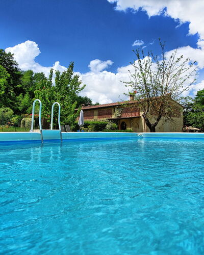 Villa Diletta: Schwimmbad, Eigentum, Wasser, Freizeit, Natürliche Landschaft, Himmel, Grundeigentum, Haus, Urlaub, Sommer