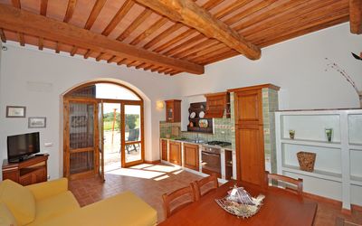 Talamone 3: Eigentum, Zimmer, Gebäude, Decke, Haus, Wohnzimmer, Möbel, Interior Design, Grundeigentum, Zuhause