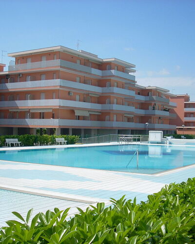 Valbella: Gebäude, Resort, Eigentum, Schwimmbad, Die Architektur, Grundeigentum, Eigentumswohnung, Wohnung, Urlaub, Hotel