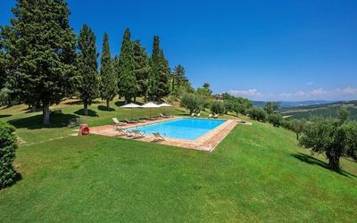 Bastia: Eigentum, Schwimmbad, Gras, Natürliche Landschaft, Grundstueck, Estate, Villa, Grundeigentum, Haus, Gebäude