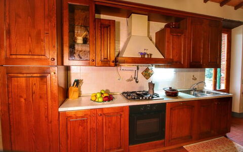 Civitella: Countertop, Cabinetry, Möbel, Zimmer, Küche, Eigentum, Gebäude, Holzbeize, Hartholz, Interior Design